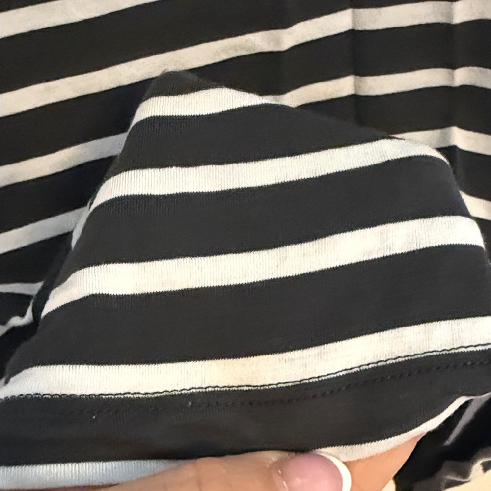 Lululemon Cate’s tshirt Black and White Striped - Picture 4 of 6